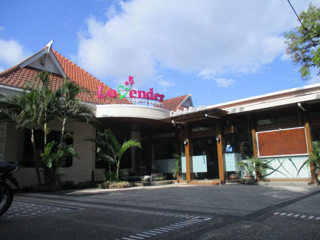 Lovender Guesthouse Malang Extérieur photo