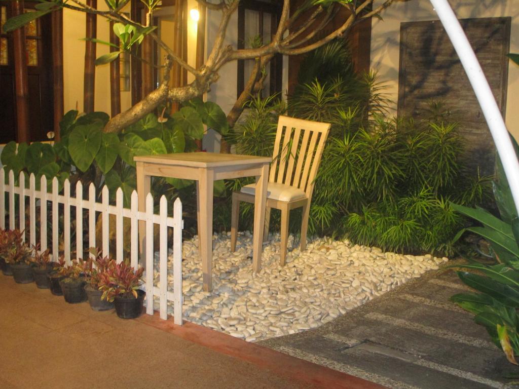 Lovender Guesthouse Malang Extérieur photo