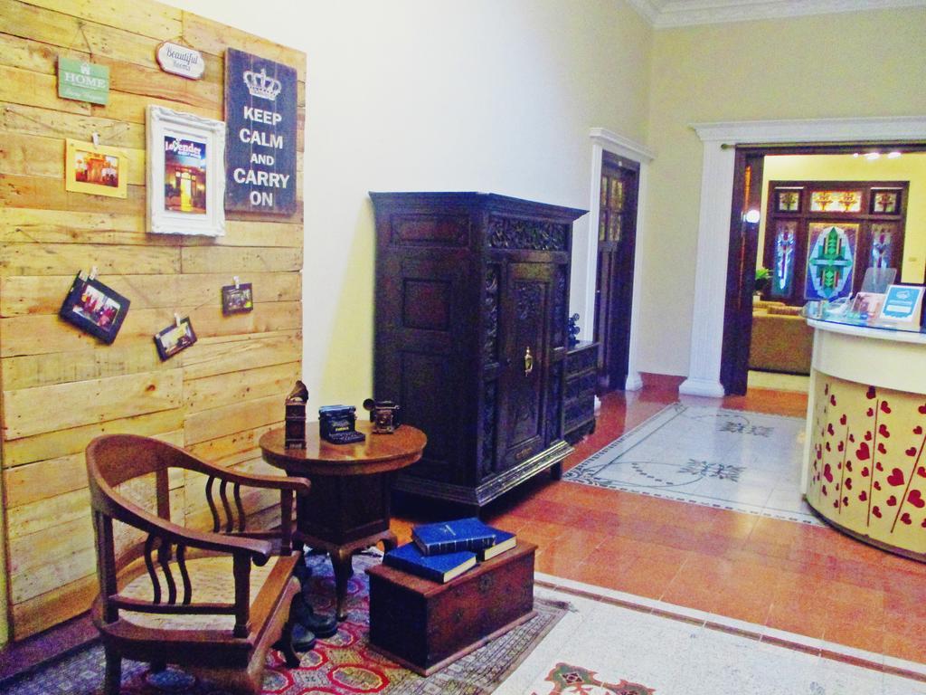 Lovender Guesthouse Malang Extérieur photo
