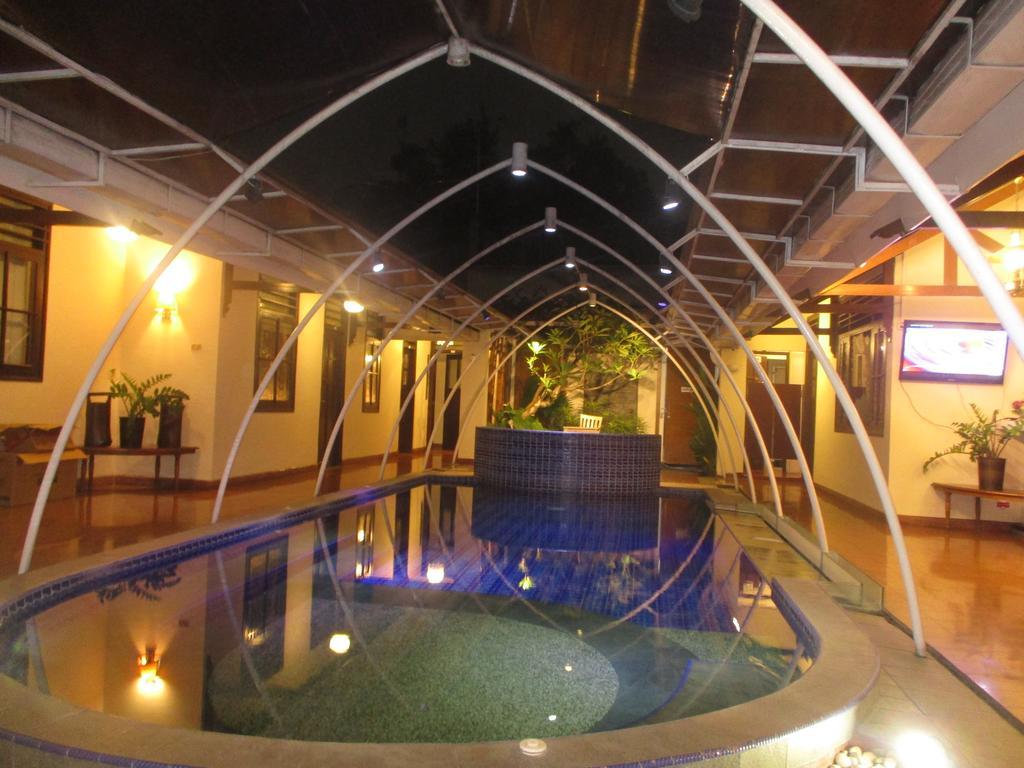 Lovender Guesthouse Malang Extérieur photo