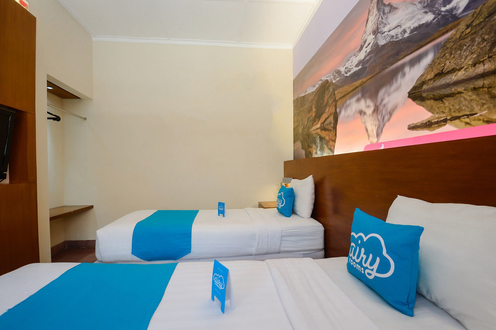 Lovender Guesthouse Malang Extérieur photo